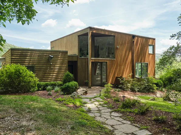 194 Pleasant Ridge Rd, Poughquag, NY 12570