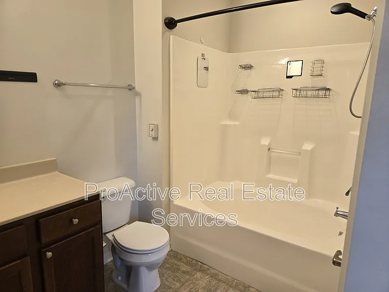 2424 Chancery Ln — Photo 19