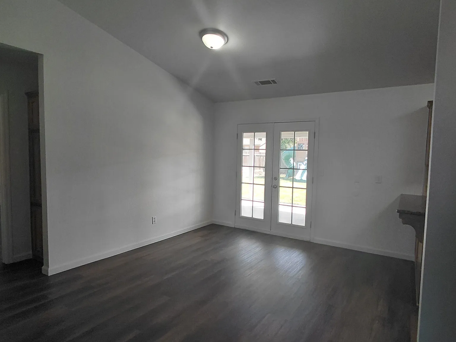 3 bed, 1394 sqft, $2,400 — Photo 2