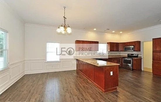 4 bed, 3.0 bath, 2707 sqft, $2,199 — Photo 2
