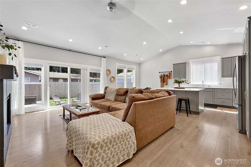 2nd image of 1134 Falcon Court
