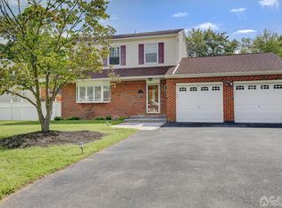 32 Vernon St, Parlin, NJ 08859