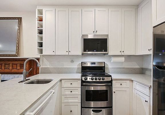 4th image of 901 Union St #1