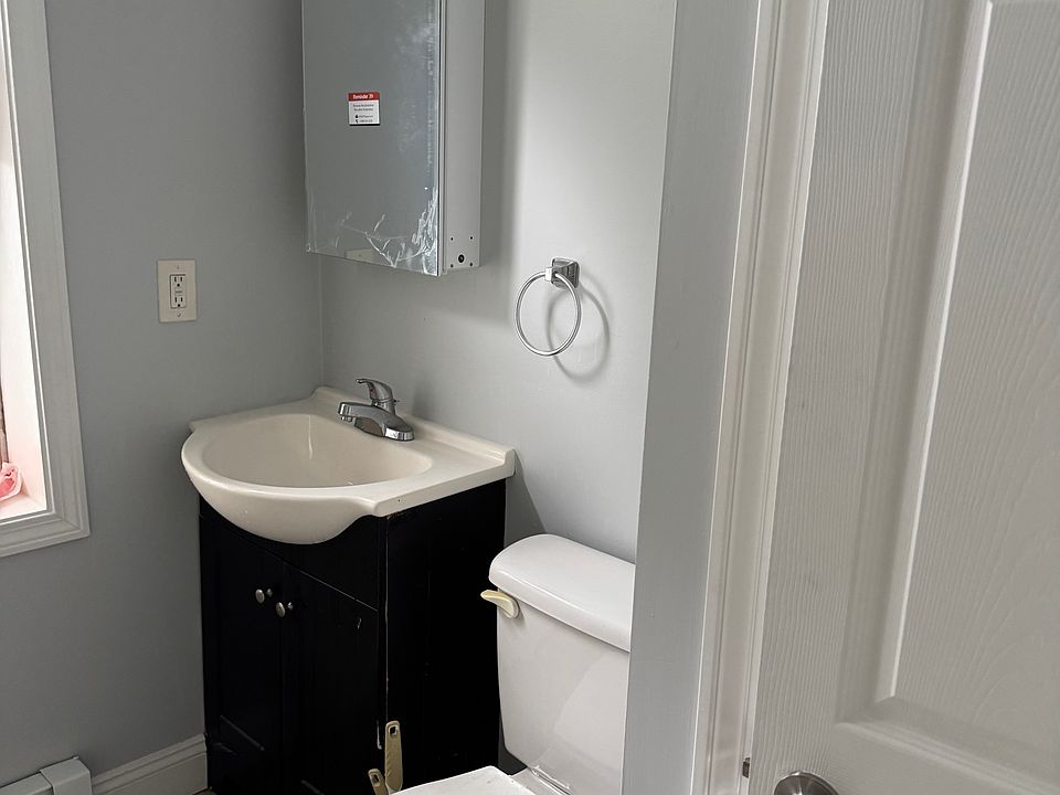 1st image of 620 Stanley St #1
