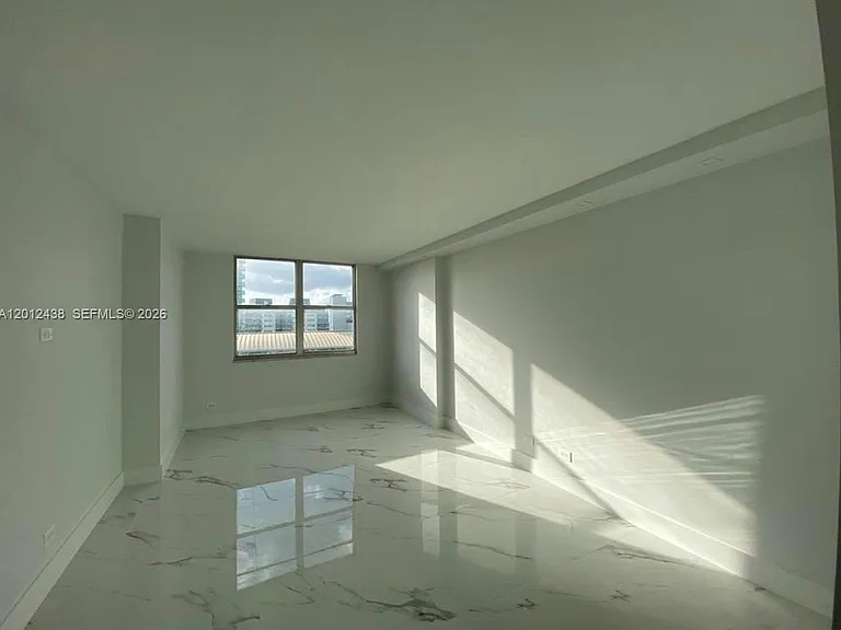 6039 Collins Ave #1033 — Photo 9