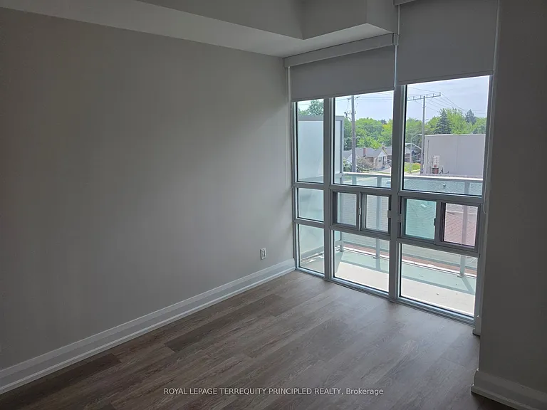 3391 Bloor St W #301 — Photo 11
