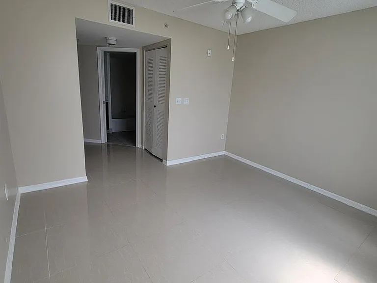 1400 Crestwood Ct S #1402 — Photo 9