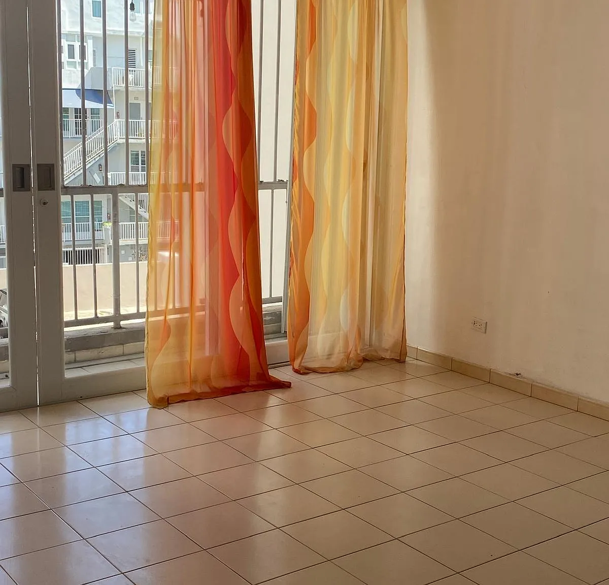Taft Towers, 55-61 Calle Taft (Condominio) — Photo 4