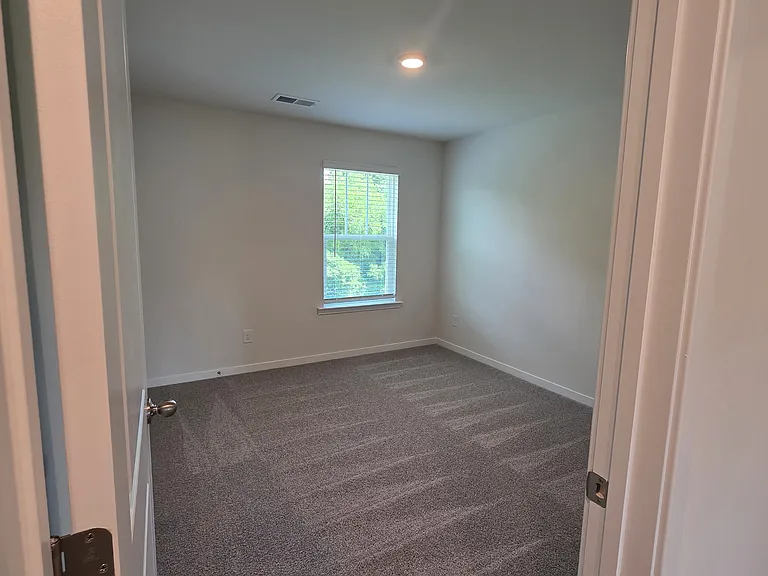 1628 Secrest Commons Dr — Photo 3