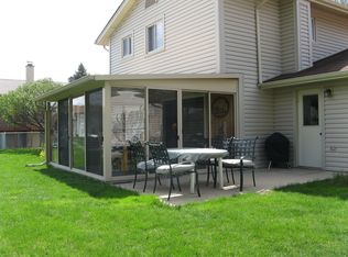 705 New Mexico Trl, Elk Grove Village, IL 60007