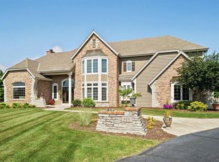 580 Starboard Ct, Grafton, WI 53024