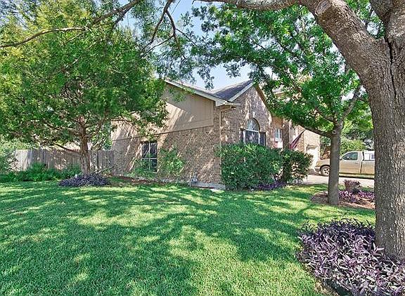 3rd image of 814 W Black Locust Dr