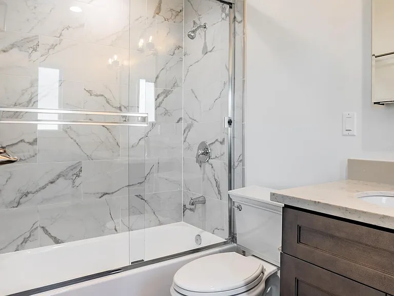 7119 S La Cienega Blvd — Photo 17