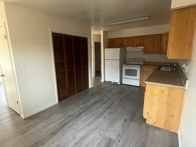 445 E 800 N #2 — Photo 3