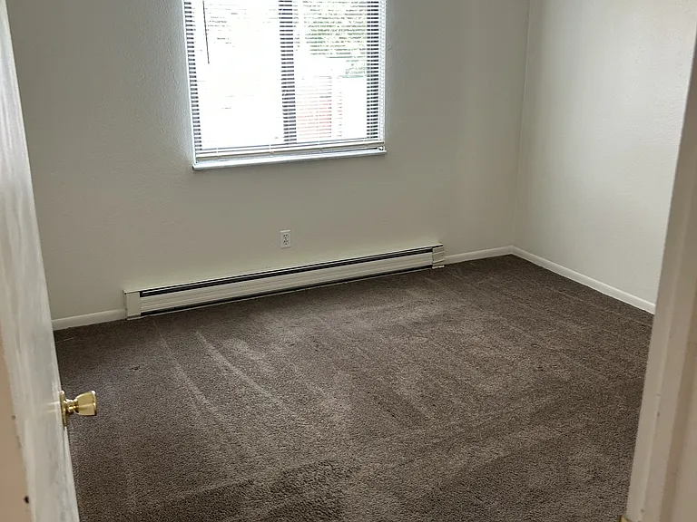 916 S Byrne Rd — Photo 3
