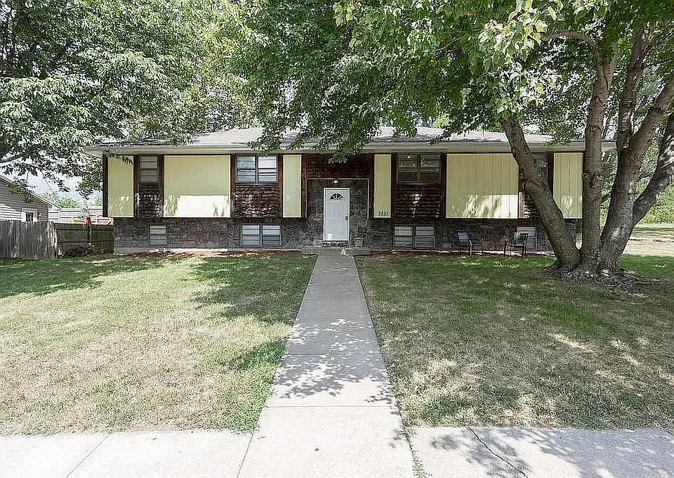 2 bed, $795 — Photo 1