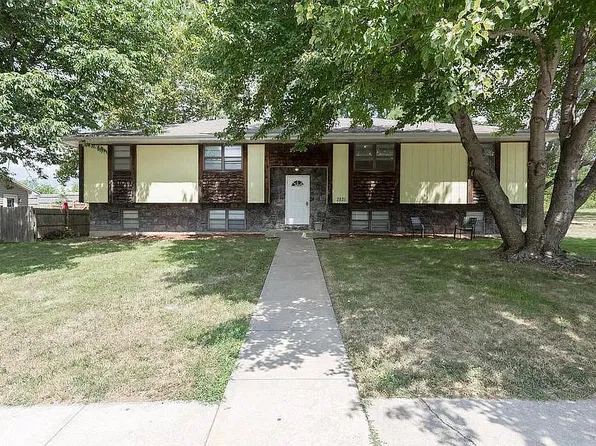 2821 Roma Ln, Country Club, MO