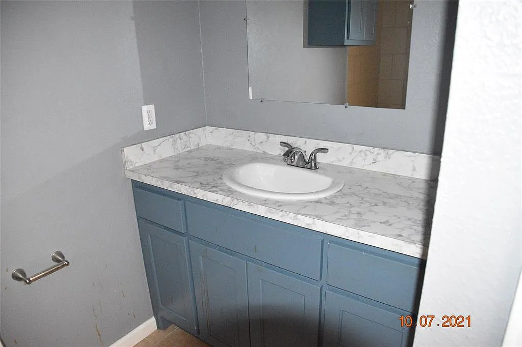 2 bed, 858 sqft, $1,250 — Photo 2
