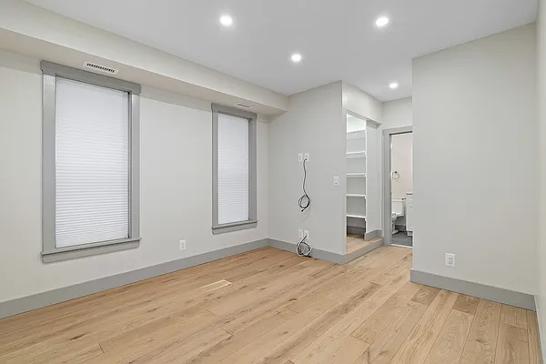 Rented by Compass | media 44