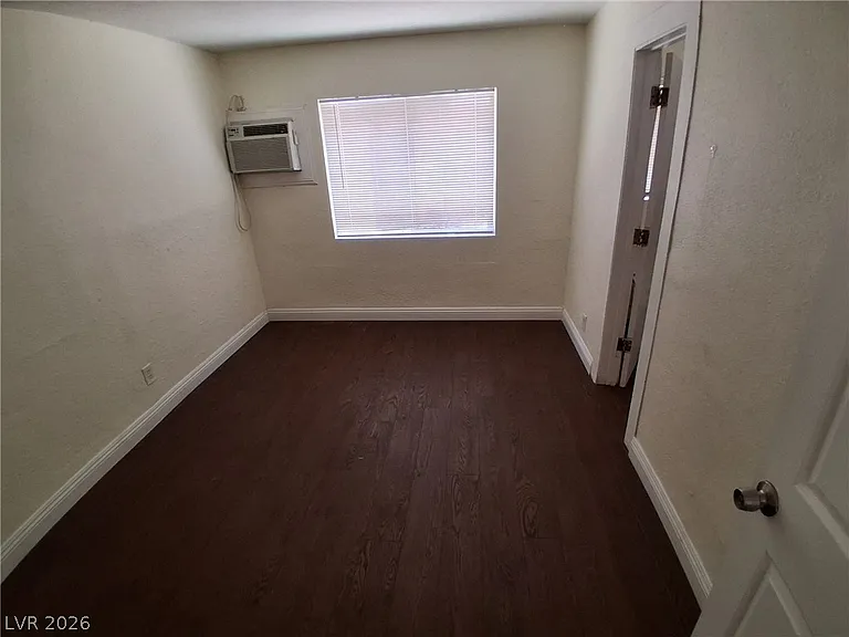 413 W Van Buren Ave #8 — Photo 12