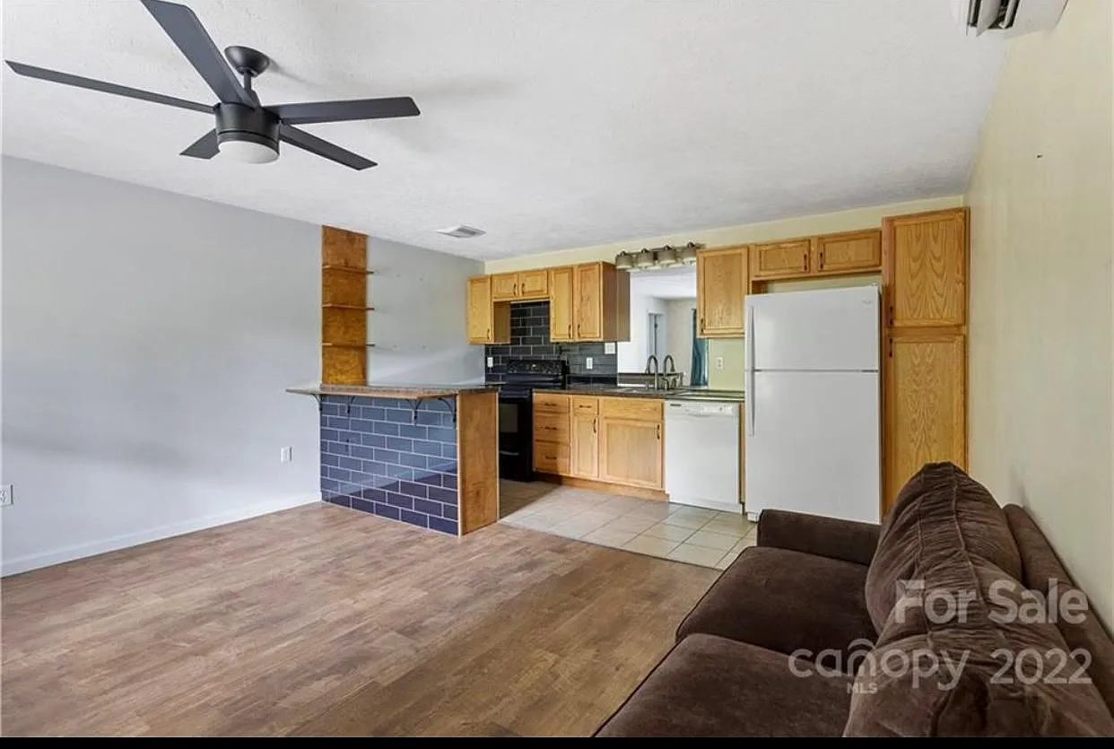 2 bed, 900 sqft, $1,575 — Photo 4