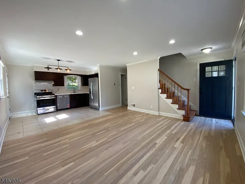 4 bed, 2.0 bath, $4,500 — Photo 2