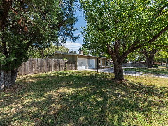 3rd image of 2874 N Meridian Ave