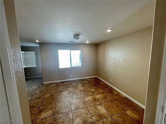 3rd image of 9212 Millikan Ave