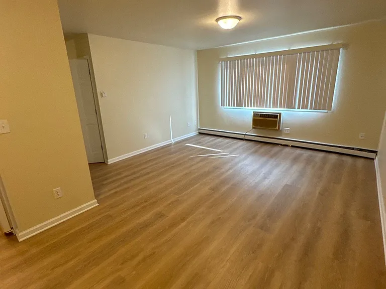 Hawley Apartments — Photo 4