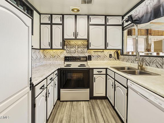 3rd image of 823 E IRONWOOD Drive