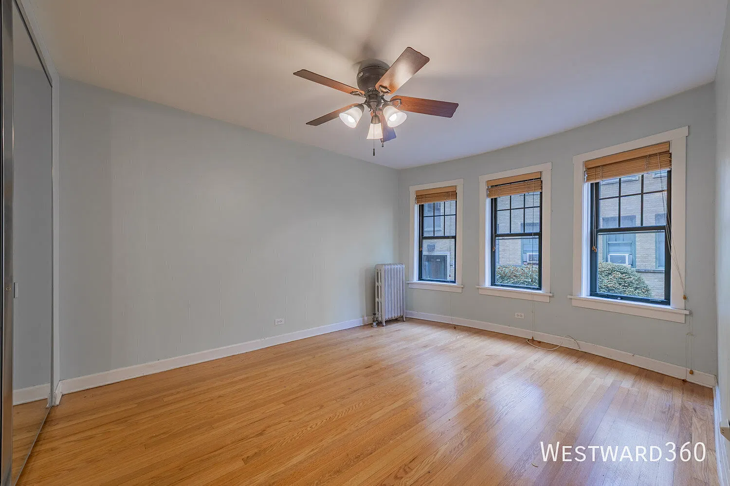 Spacious 2BD/1BA with garage parking included — Photo 4