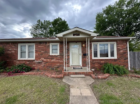 1002 Lakeland St, Checotah, OK 74426
