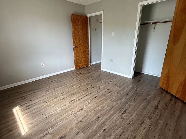 401 N 4th St #F — Photo 15
