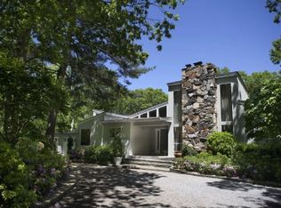 2 Shorewood Dr, East Hampton, NY 11937