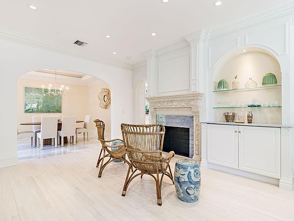 3rd image of 329 Seabreeze Ave