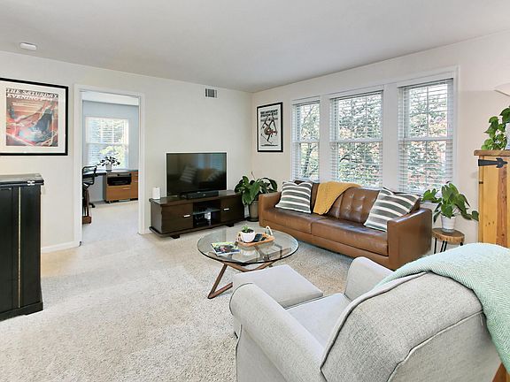 3rd image of 513 Bashford La