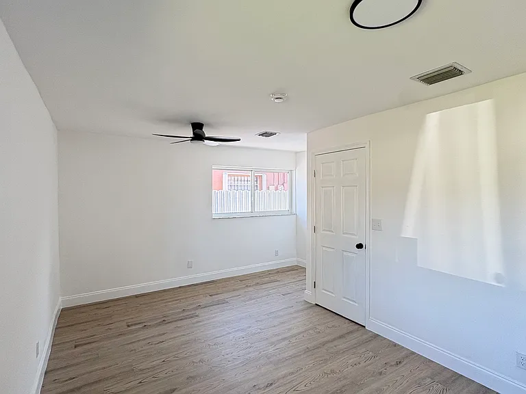 2572 NW 20th St #A — Photo 14
