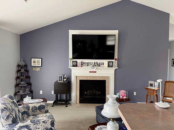 4th image of 2131 Carriage Hill Cir