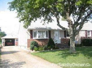 3719 Hunt Rd, Wantagh, NY 11793