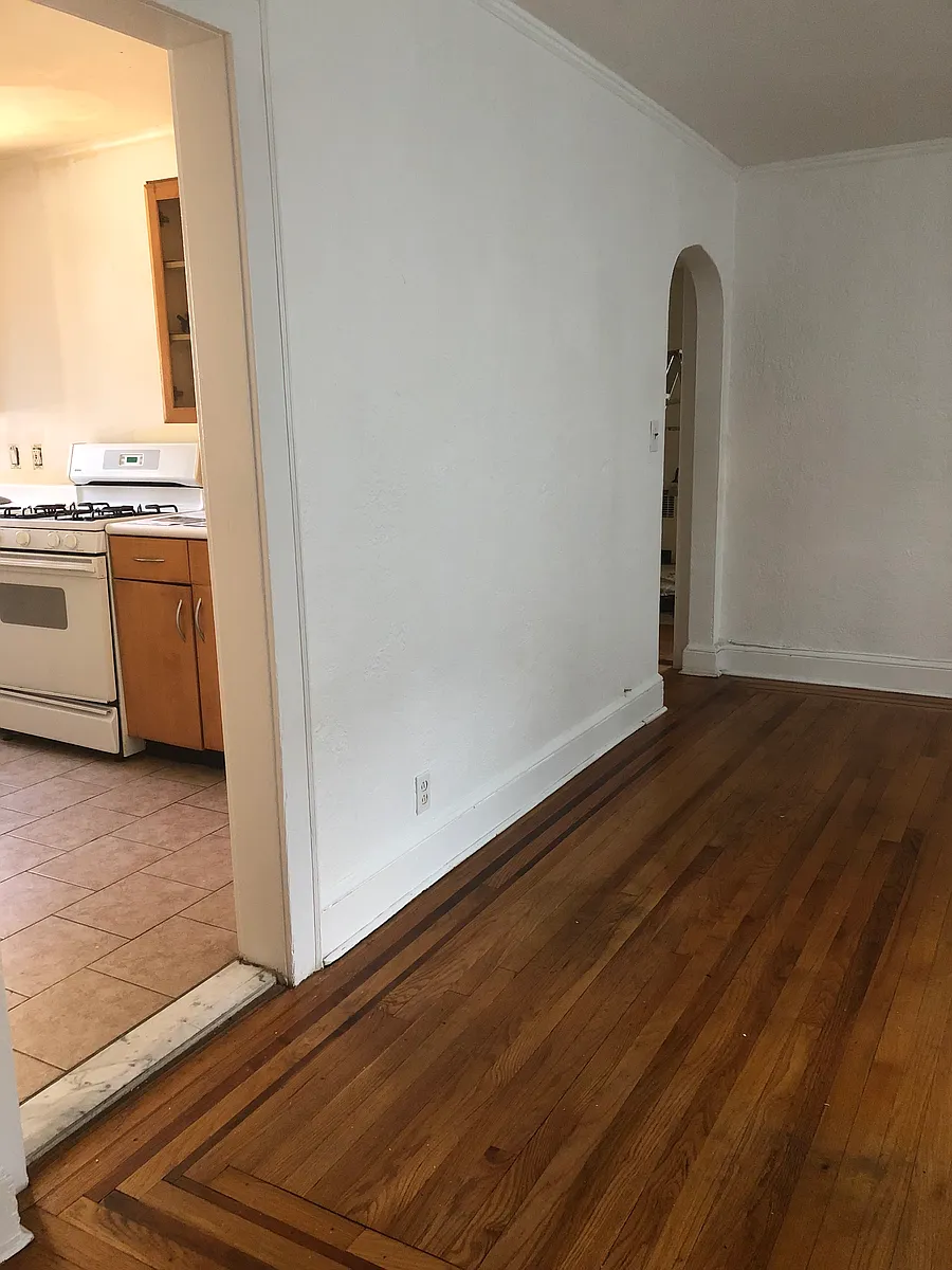 Building Photo - 626 Midland Ave #2