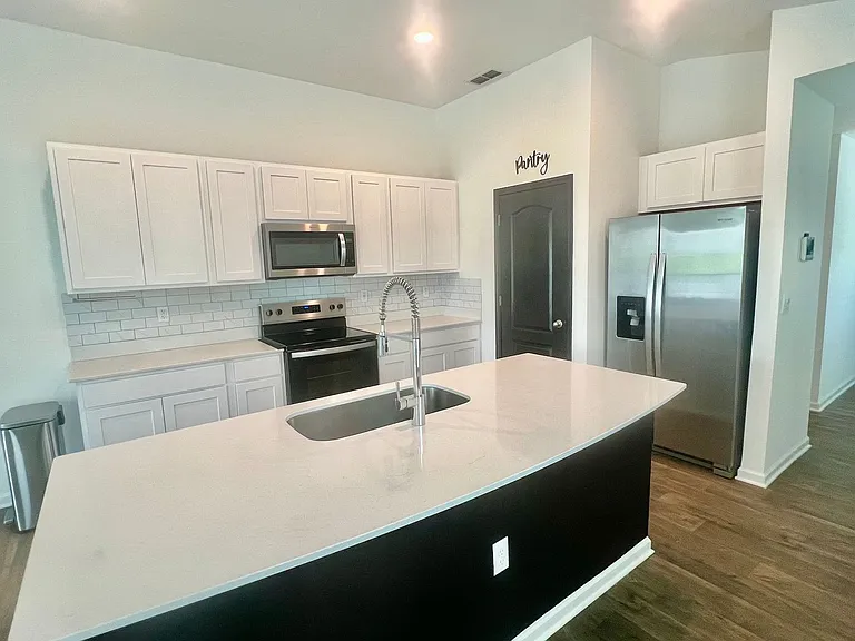 12440 Rubber Fig Ter — Photo 5