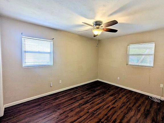 5th image of 211 Carey Pl