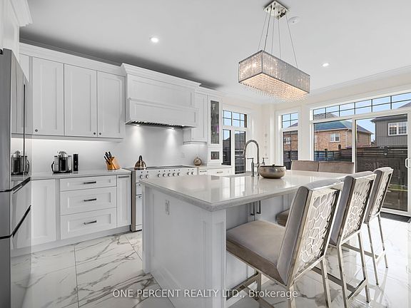 4th image of 44 Bromont Dr