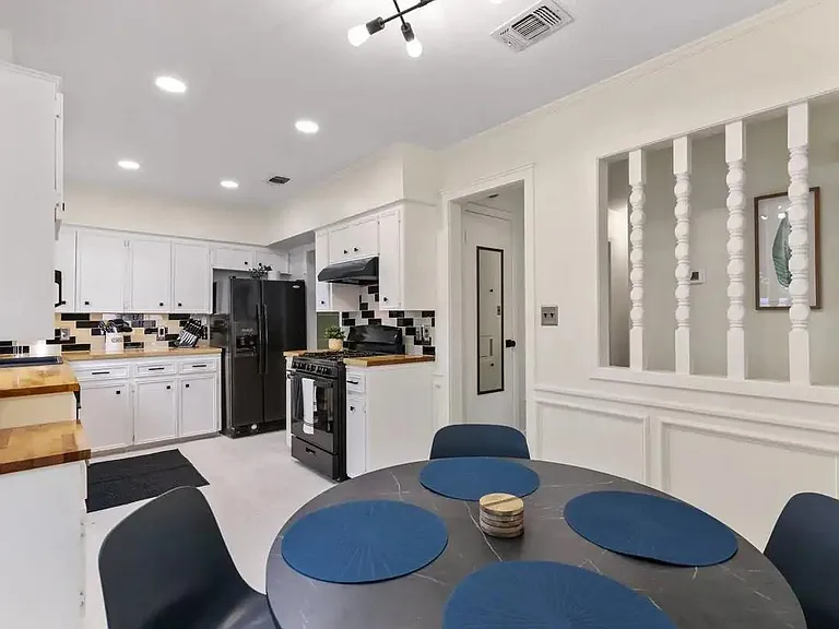 7009 Whispering Oaks Dr — Photo 5