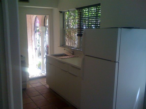 3rd image of 754 Meridian Ave.