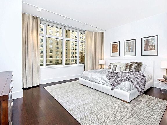 4th image of 300 E 55th St APT 9B
