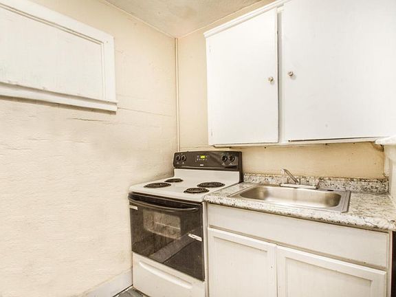 3rd image of 226 Belmont #B