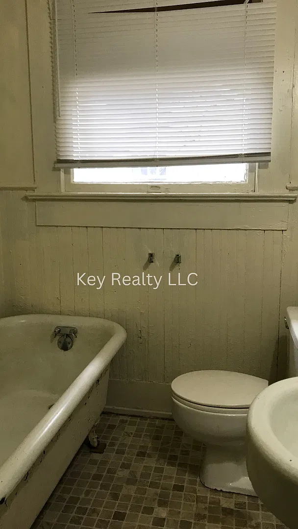 612 - A 18th Street - Alexandria Move In Special — Photo 3