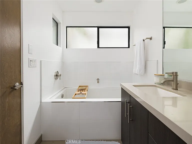 121 E Walnut Ave — Photo 24