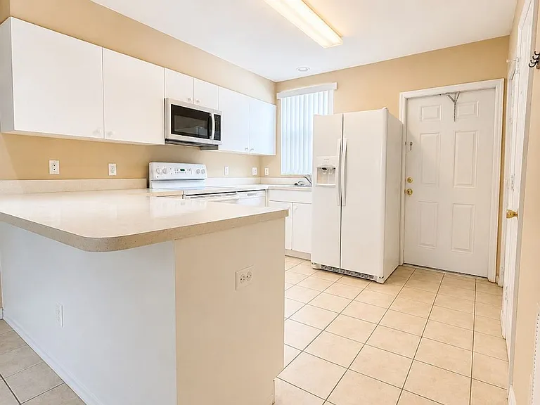 4903 York St — Photo 3